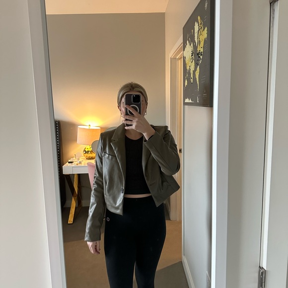 AVEC LES FILLES CROPPED FAUX LEATHER JACKET - Picture 9 of 9